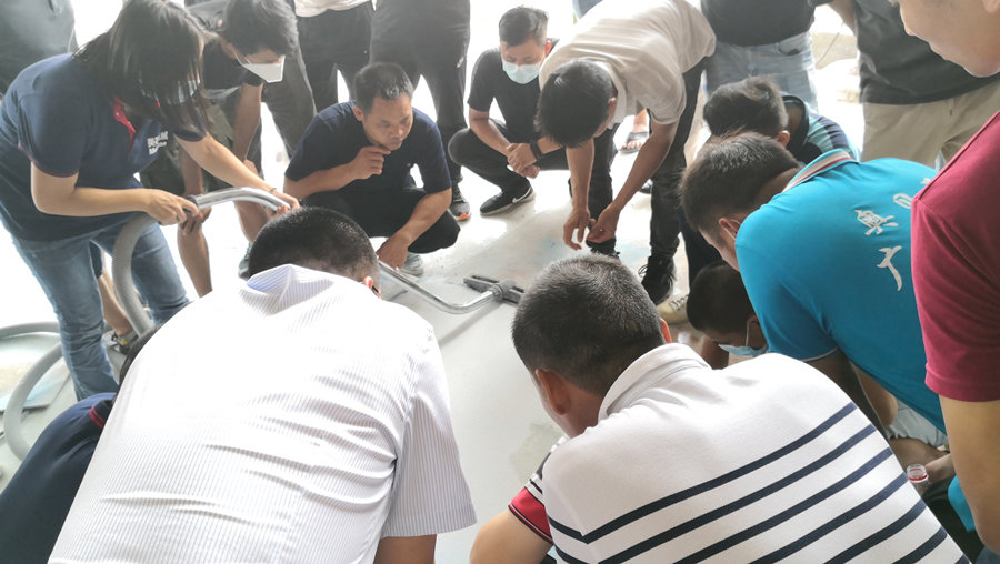 培訓(xùn)現(xiàn)場(chǎng)學(xué)員們充滿熱情 培訓(xùn)現(xiàn)場(chǎng)學(xué)員們充滿熱情