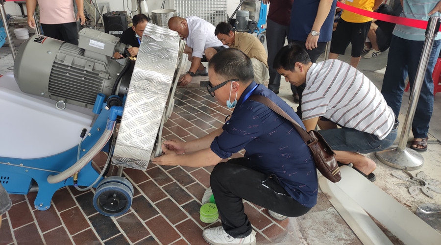 學(xué)員更換磨片 學(xué)員更換磨片