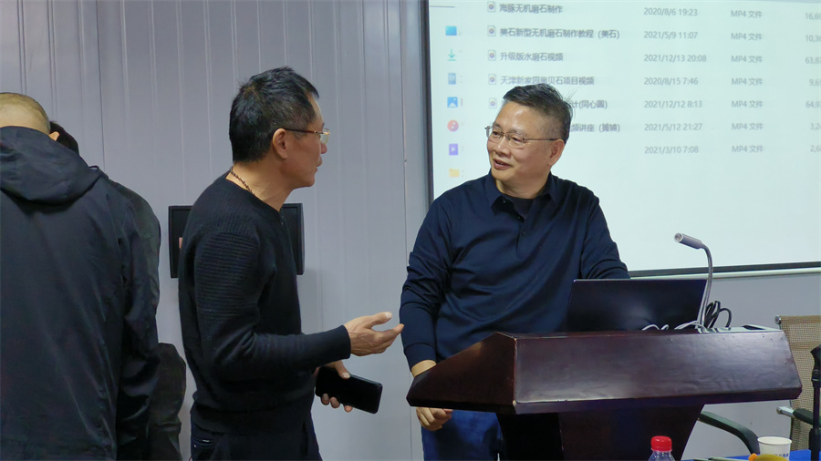 學員與老師交流互動